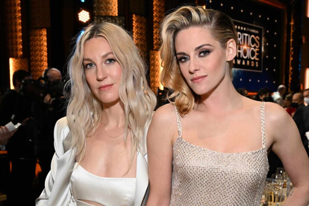 Kristen-Stewart-Dylan-Meyer-married-121923-tout-f00294aa5c0847aa910db68d6157e008.jpg