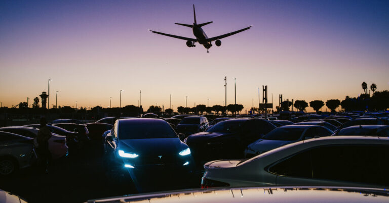 00LAX-01-wlvf-facebookJumbo.jpg