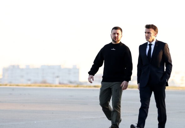 10int-macron-zelensky-01-wpzh-facebookJumbo.jpg