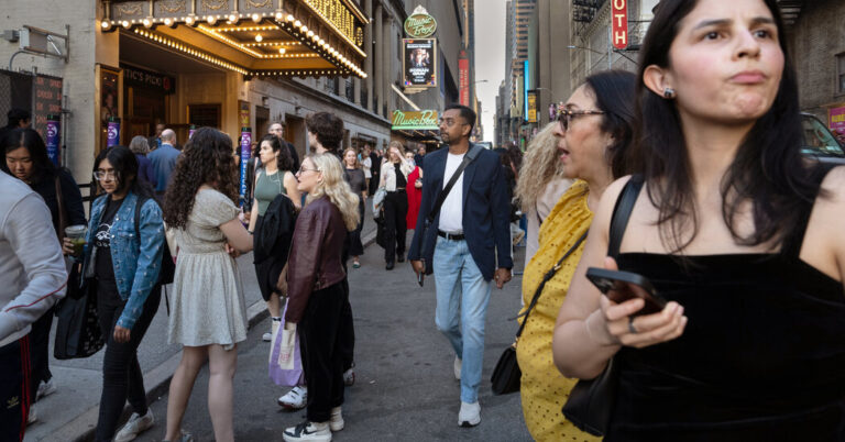 13cul-broadway-grosses-hmjg-facebookJumbo.jpg