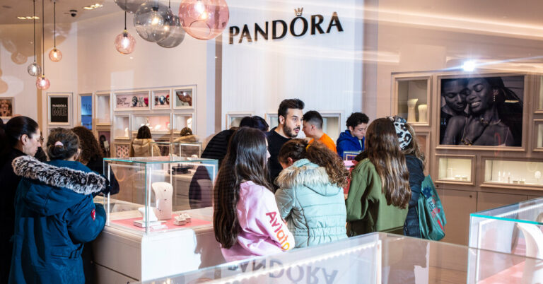 14biz-pandora-01-kwmp-facebookJumbo.jpg