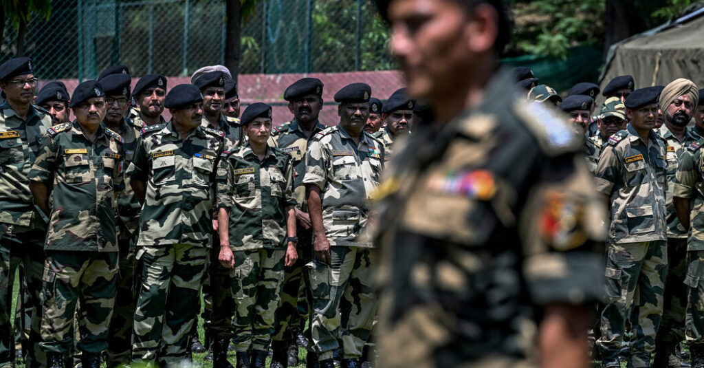 14int-india-soldiers-qlpk-facebookJumbo.jpg