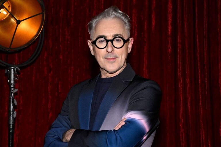 Alan-Cumming-051625-0500f661b0474c9faea526d29598ecce.jpg