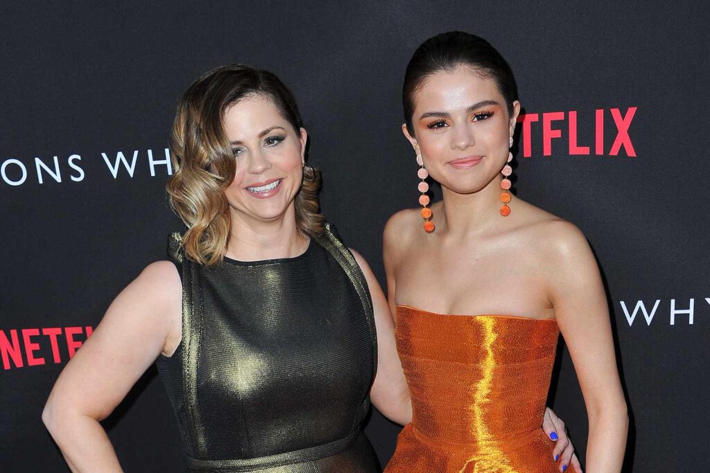 Selena-mom-day-051125-02-6d654bfc84f0498a8eb4ef8926988026.jpg