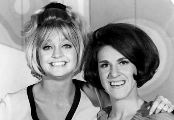 goldie-hawn-ruth-buzzi-rowan-martin-laugh-in-050225-3c2f15356d644796be56843cd7984b9f.jpg