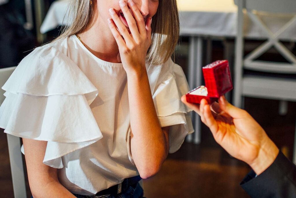 man-proposing-girlfriend-122024-2-036759d34df249a980e219f5252e2d28.jpg
