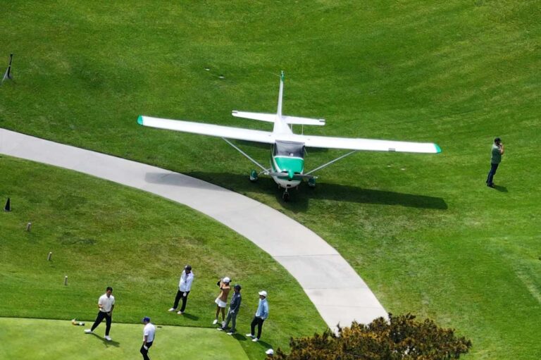 plane-crash-golf-course-tout-050225-048b4caad5cf4378868530442727b97c.jpg