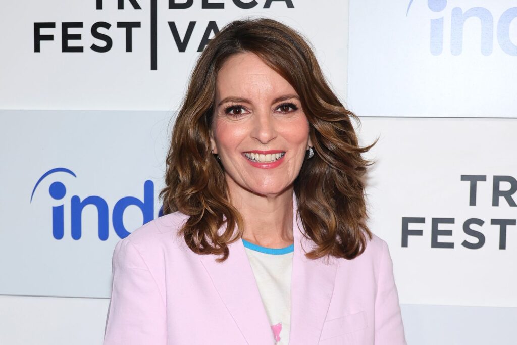 tina-fey-050625-e22ced8ac10b43f49fd2880b33541820.jpg